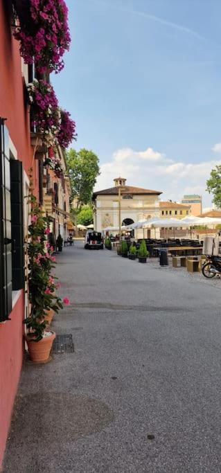 Storico Alloggio Fronte Piazza In Borgo Portello Padua Exterior foto